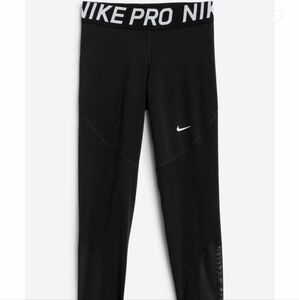 The Nike black ⚫️ crop tights